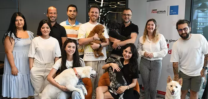Nestle çalışanları evcil hayvanlarla birlikte